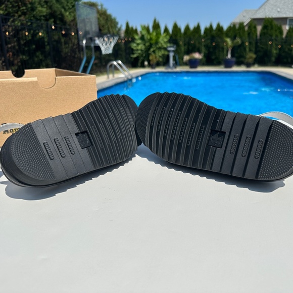NWT Dr. Martens Size 9 White Avry Hydro Sandals - Picture 7 of 9